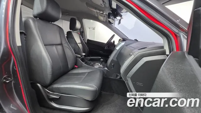 KGM Korando 2016 thumb 11