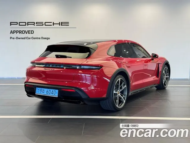 Porsche Taycan 2023 thumb 7