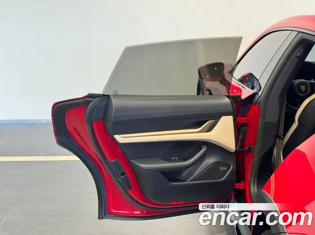 Porsche Taycan 2023 thumb 10