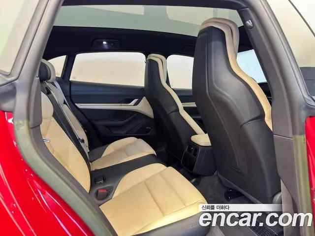 Porsche Taycan 2023 thumb 4