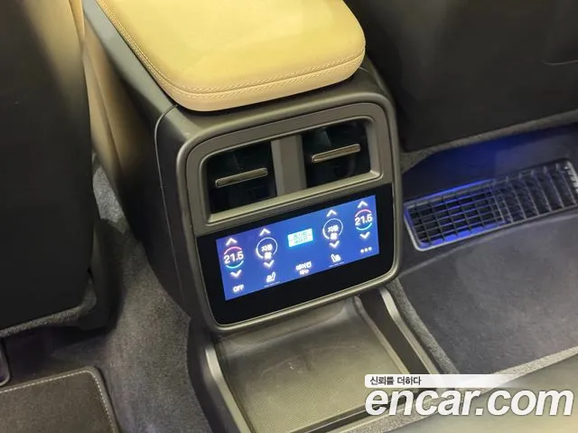 Porsche Taycan 2023 thumb 9