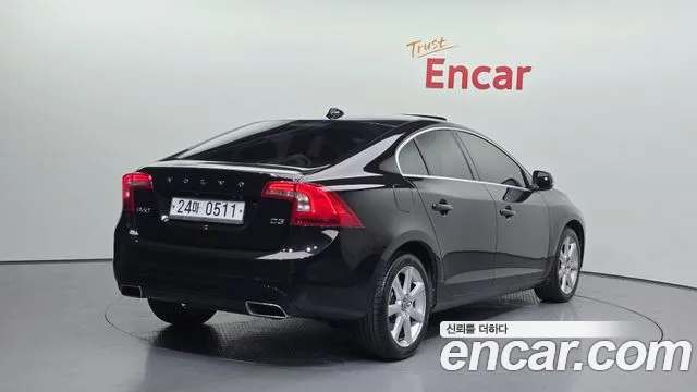 Volvo S60 2015 thumb 12