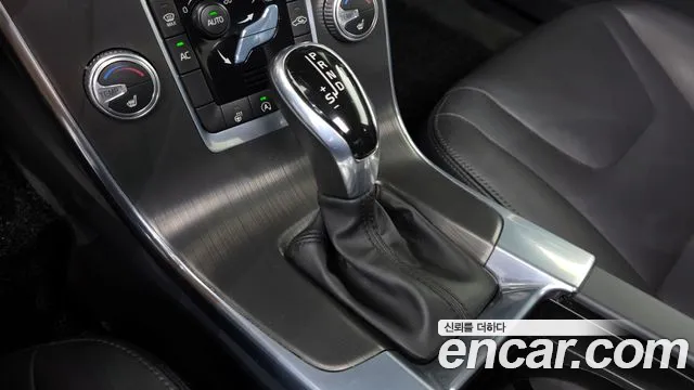 Volvo S60 2015 thumb 10