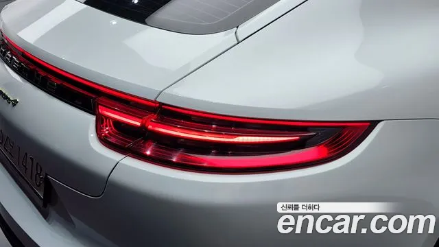 Porsche Panamera 2018 thumb 10