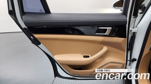 Porsche Panamera 2018 thumb 2