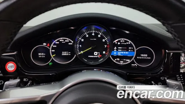 Porsche Panamera 2018 thumb 3