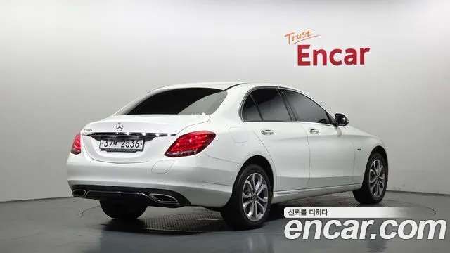 Mercedes-Benz C-Class 2018 thumb 3