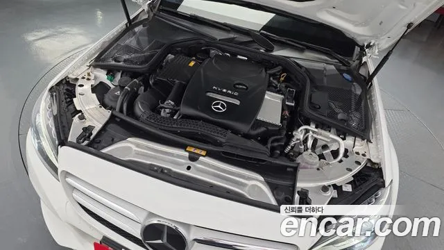 Mercedes-Benz C-Class 2018 thumb 6