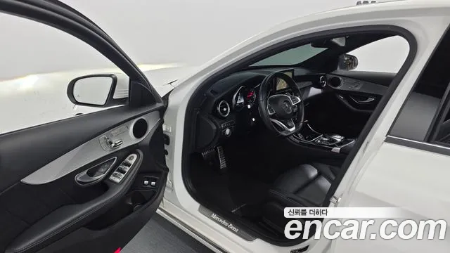Mercedes-Benz C-Class 2018 thumb 2