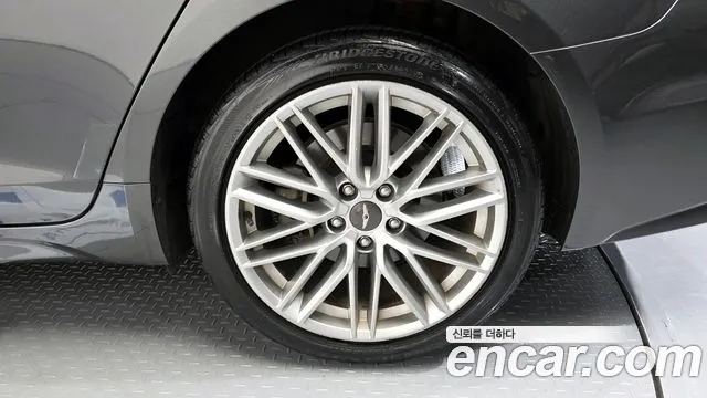 Genesis G70 2020 thumb 9