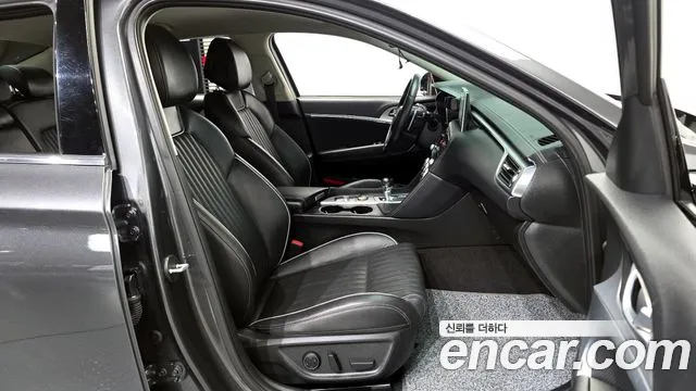 Genesis G70 2020 thumb 5