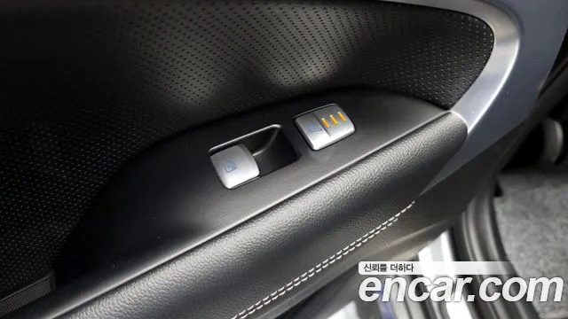 Genesis G70 2020 thumb 2