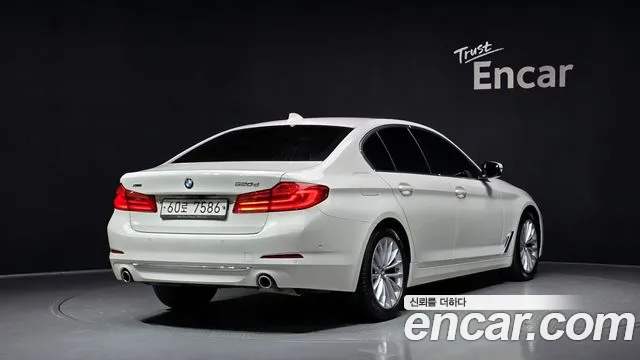 BMW 5 серии 2019 thumb 10