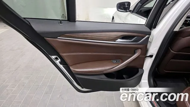BMW 5 серии 2019 thumb 8