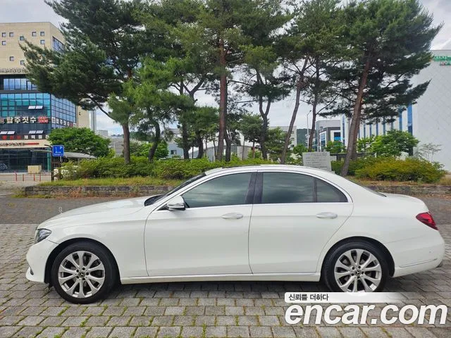 Mercedes-Benz E-Class 2019 thumb 2