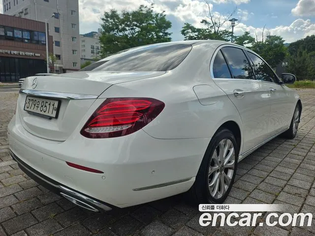 Mercedes-Benz E-Class 2019 thumb 8