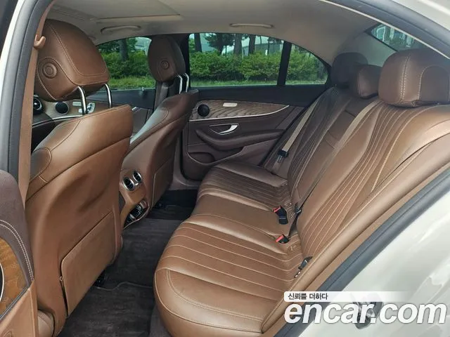 Mercedes-Benz E-Class 2019 thumb 3