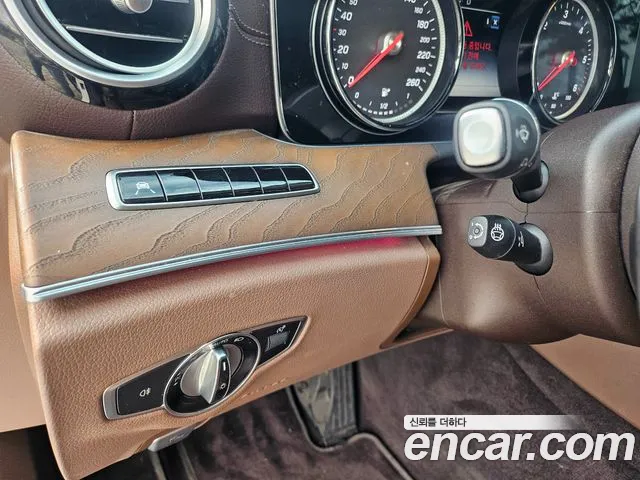 Mercedes-Benz E-Class 2019 thumb 4