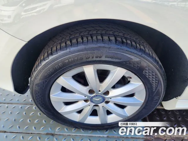 Mercedes-Benz B-Class 2016 thumb 2