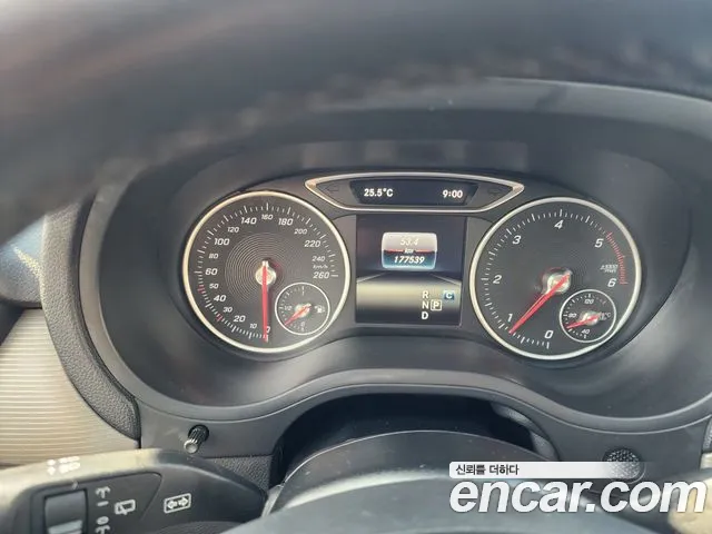 Mercedes-Benz B-Class 2016 thumb 12