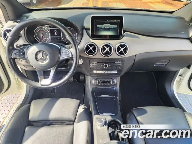 Mercedes-Benz B-Class 2016 thumb 8
