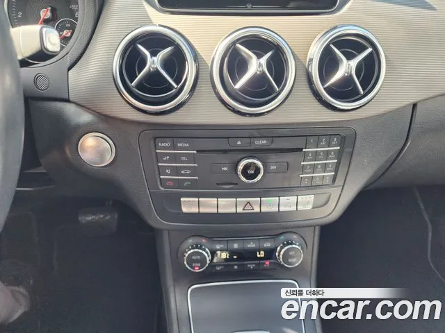 Mercedes-Benz B-Class 2016 thumb 10
