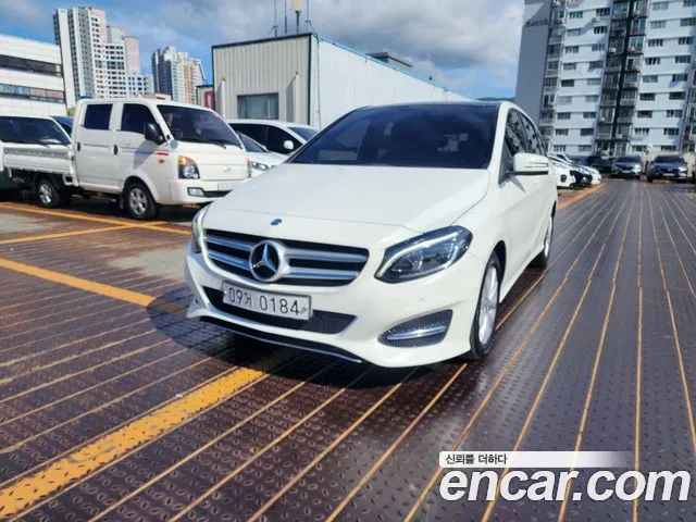 Mercedes-Benz B-Class 2016 thumb 4