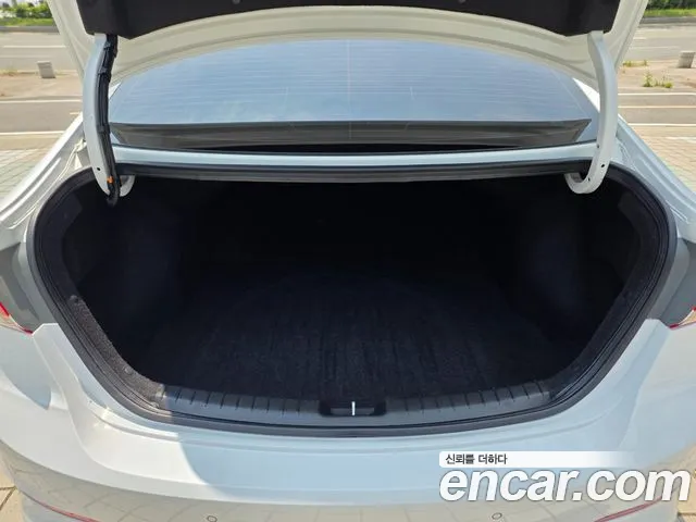 Hyundai Avante 2017 thumb 4