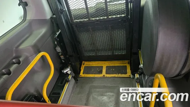 Hyundai Staria 2010 thumb 12