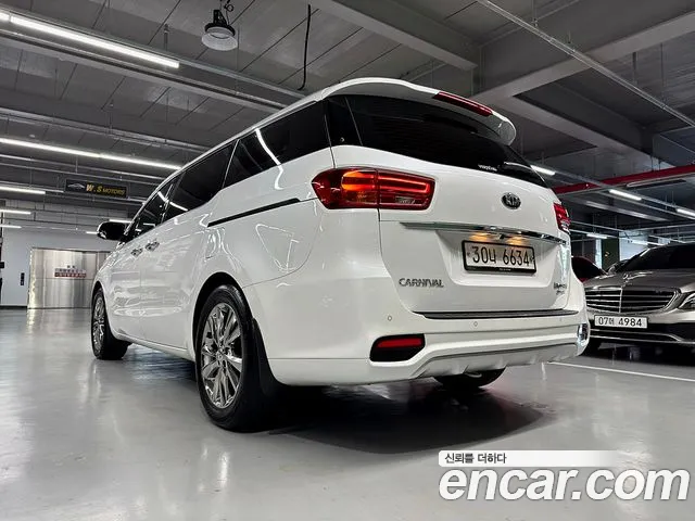 Kia Carnival 2019 thumb 3