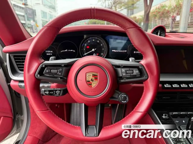 Porsche 911 2023 thumb 3