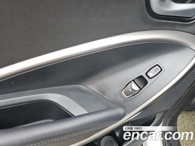 Hyundai Santafe 2017 thumb 11