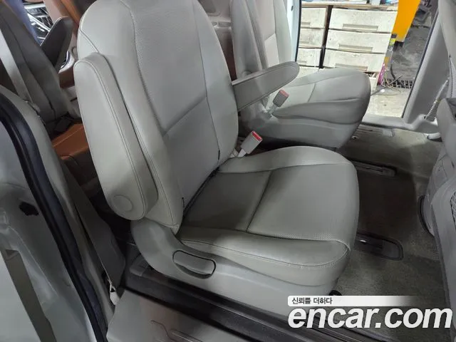 Kia Carnival 2019 thumb 4