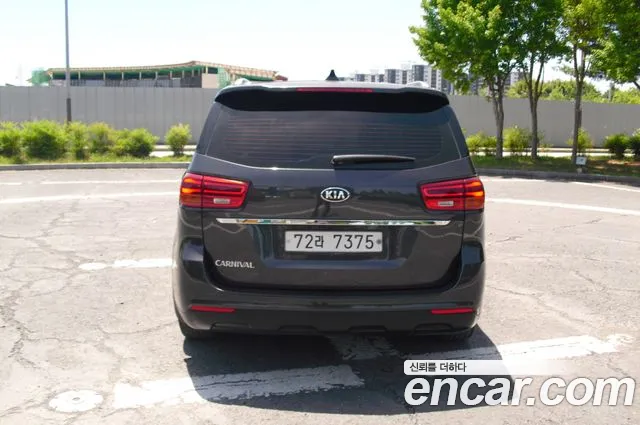 Kia Carnival 2019 thumb 3