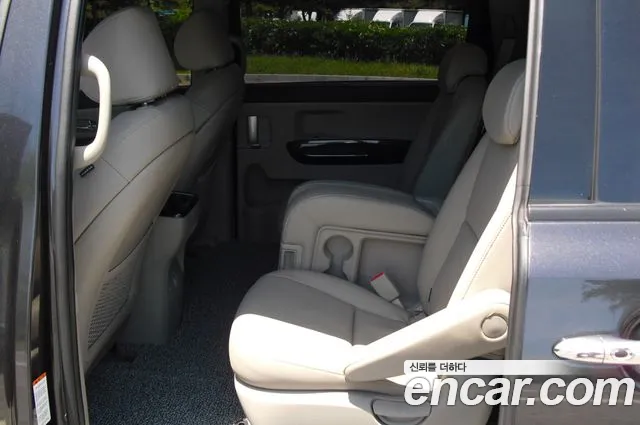 Kia Carnival 2019 thumb 9