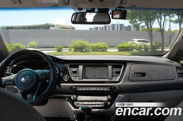 Kia Carnival 2019 thumb 4