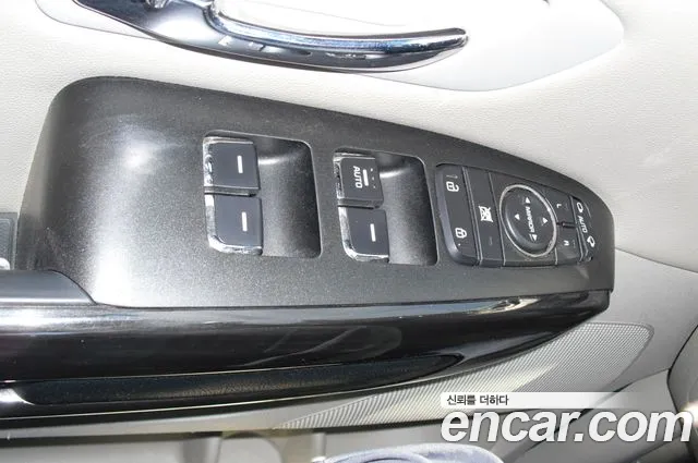 Kia Carnival 2019 thumb 2