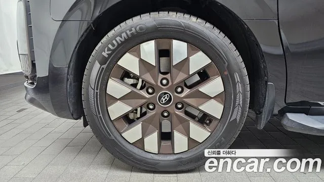 Hyundai Staria 2024 thumb 5