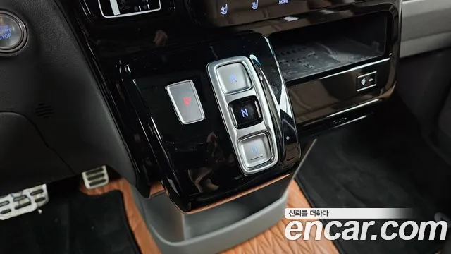 Hyundai Staria 2024 thumb 2