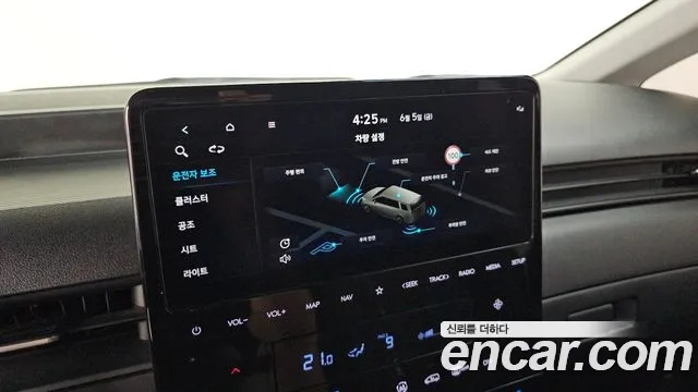 Hyundai Staria 2023 thumb 6