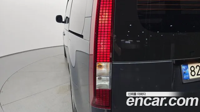 Hyundai Staria 2023 thumb 2