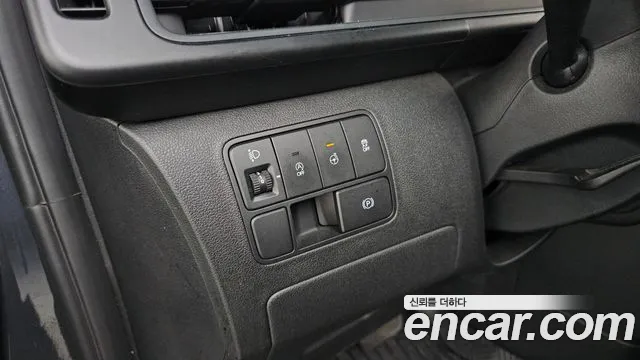 Hyundai Staria 2023 thumb 10