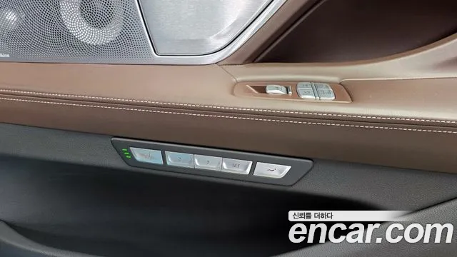 BMW 7 серии 2017 thumb 8