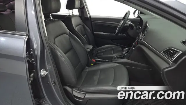 Hyundai Avante 2017 thumb 12