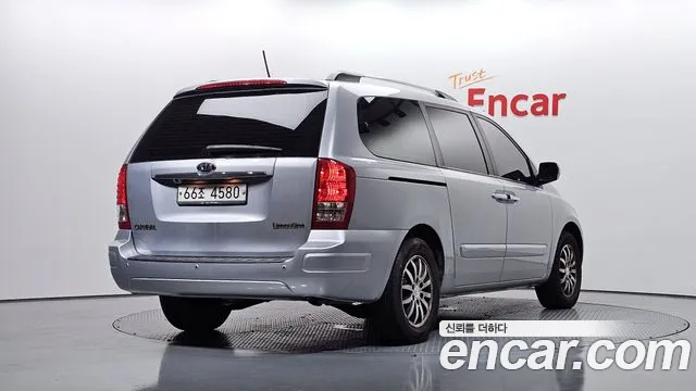 Kia Canival 2010 thumb 8