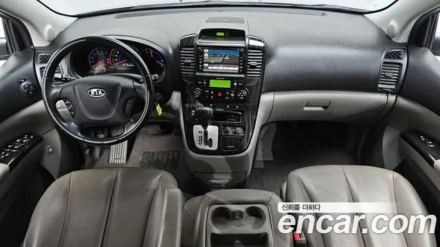 Kia Canival 2010 thumb 9