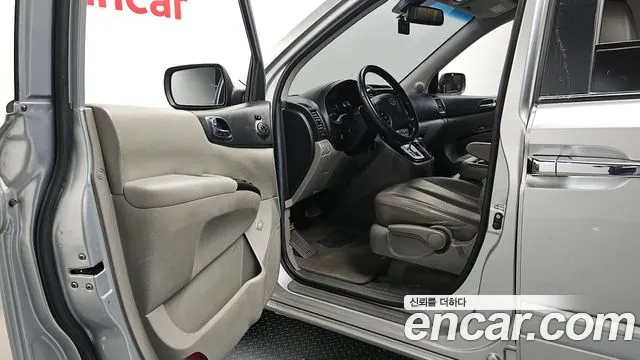 Kia Canival 2010 thumb 3