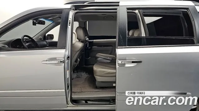 Kia Canival 2010 thumb 2