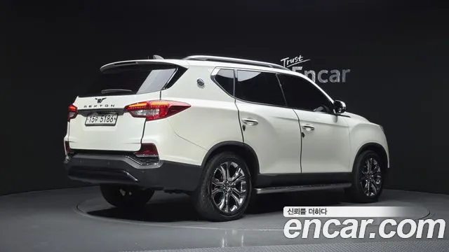 KGM Rexton 2018 thumb 8