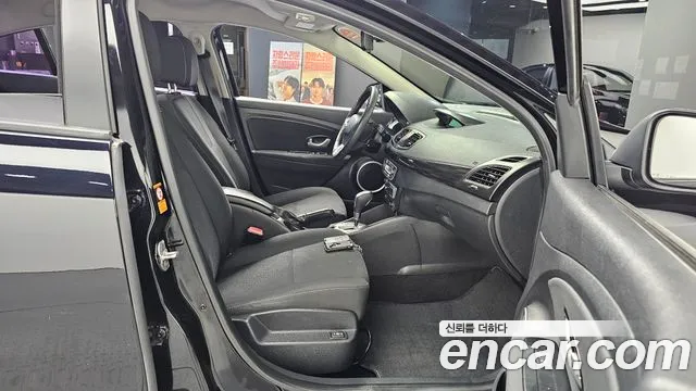 Renault SM3 2014 thumb 8
